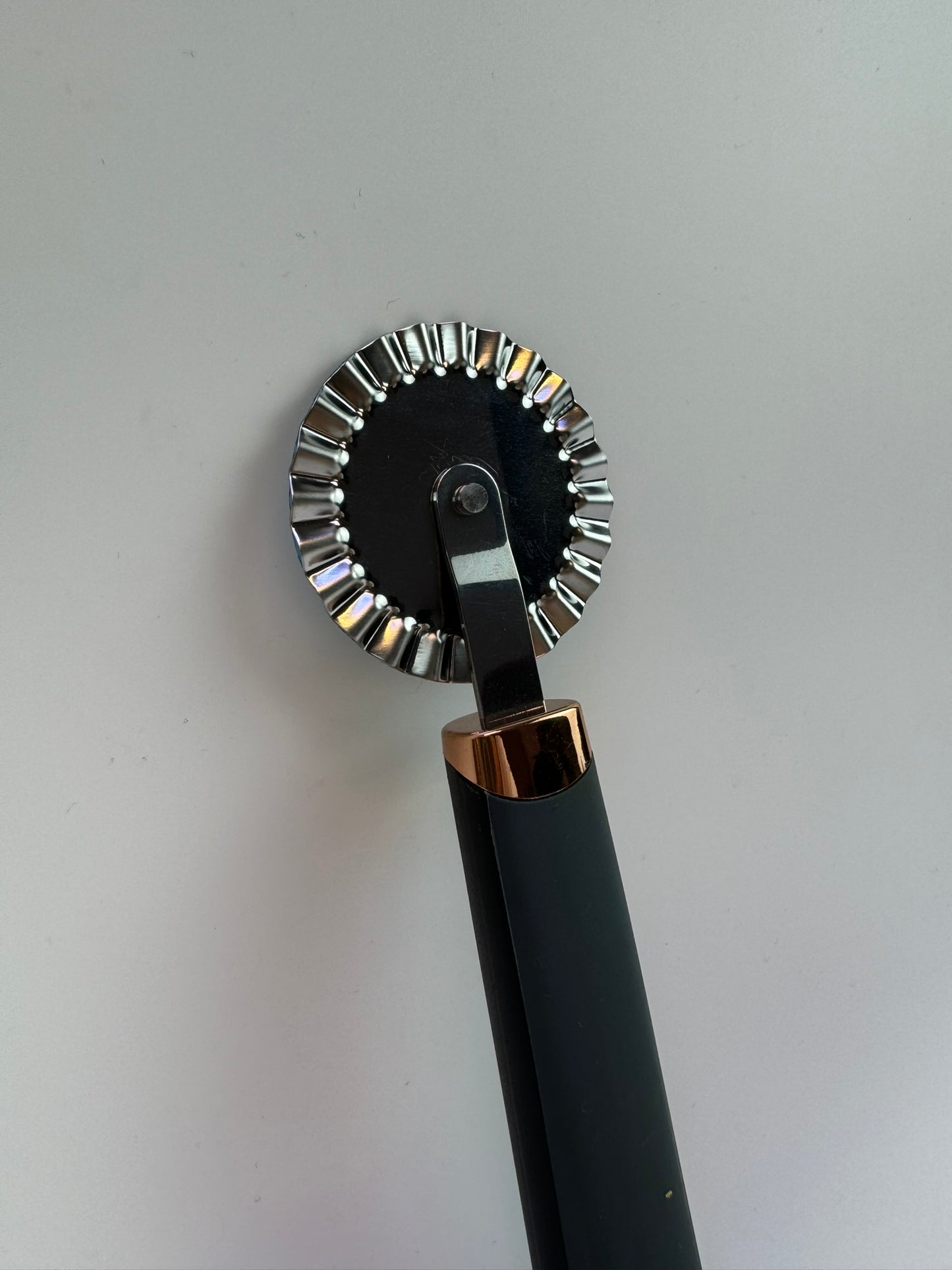 Kitchen Tools Tırtıklı Hamur Kesici Pizza Ruleti