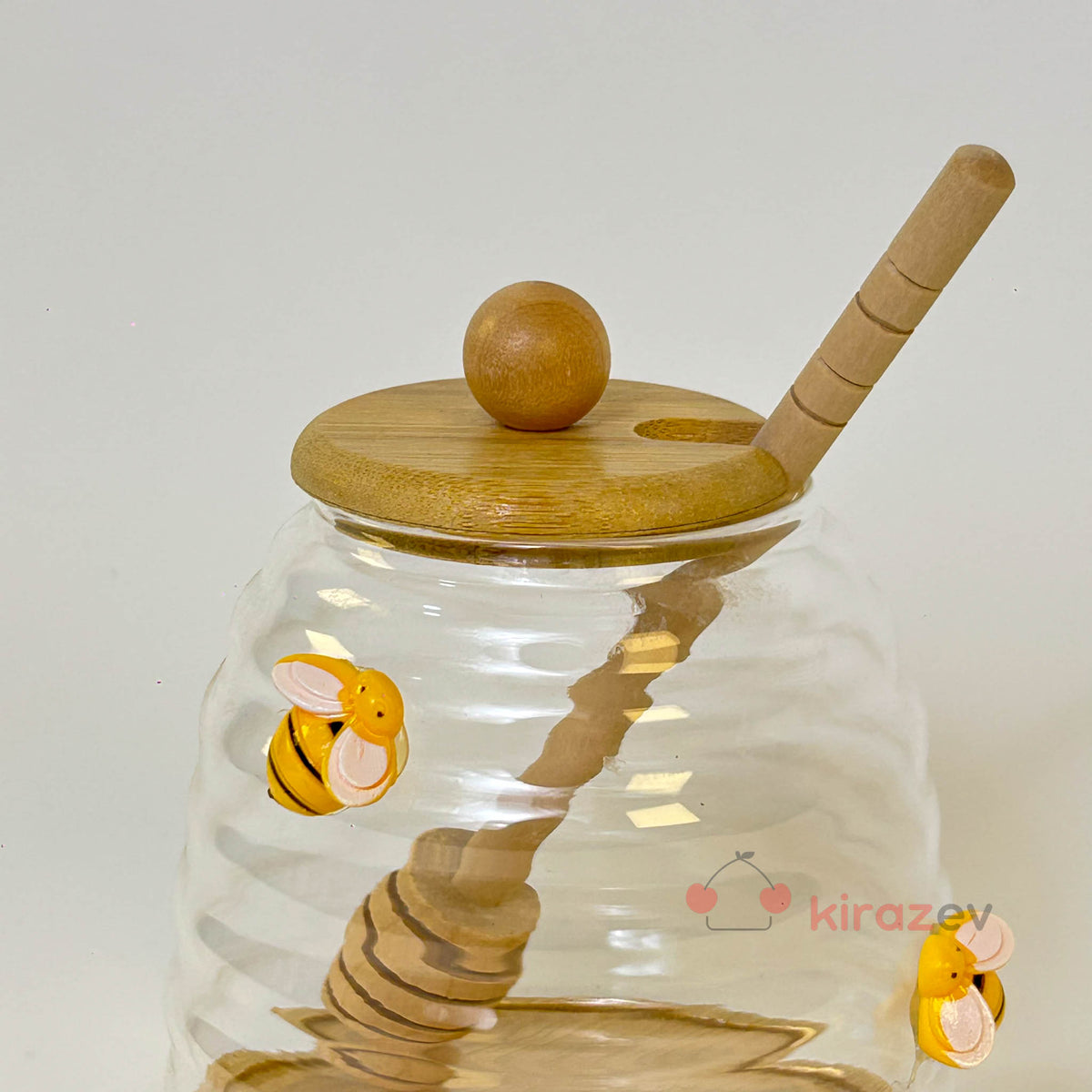 Arı Figürlü Cam Bal Kavanozu – Kaşıklı Dekoratif Bal Kavanozu 350 ml