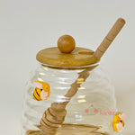Arı Figürlü Cam Bal Kavanozu – Kaşıklı Dekoratif Bal Kavanozu 350 ml
