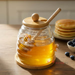 Arı Figürlü Cam Bal Kavanozu – Kaşıklı Dekoratif Bal Kavanozu 350 ml