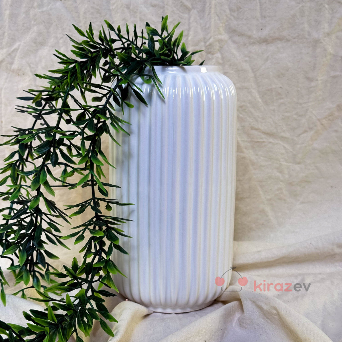 Çizgili Beyaz Seramik Vazo