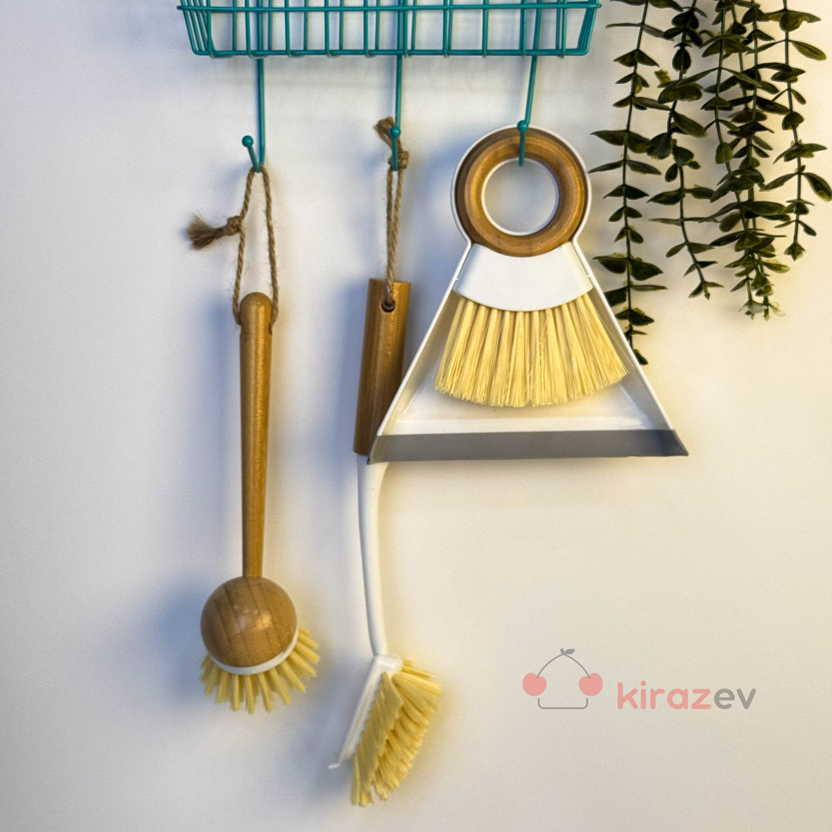 Uzun Saplı Ahşap Temizlik Fırçası - Kiraz Ev